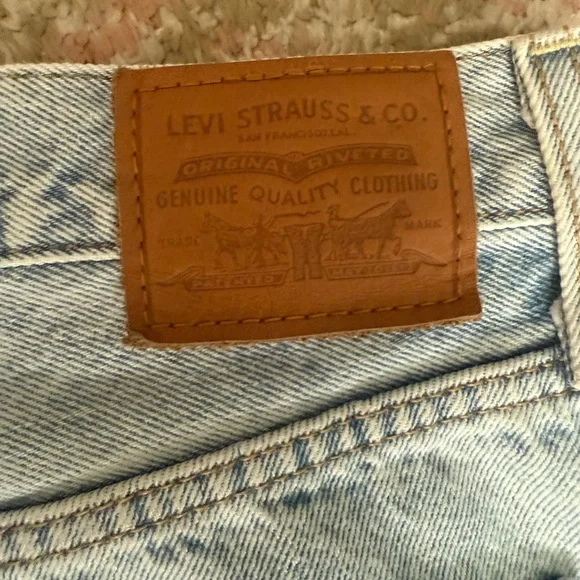 Levi’s Ribcage Straight Ankle Lightwash Jeans - Picture 9 of 9